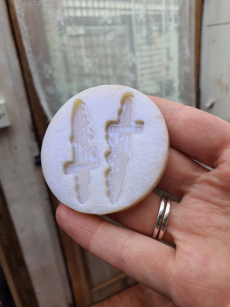 2 inch Dripping Daggers Silicone Mould