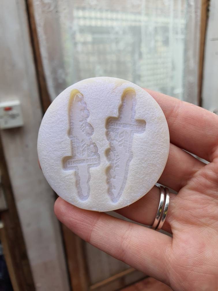 2 inch Dripping Daggers Silicone Mould