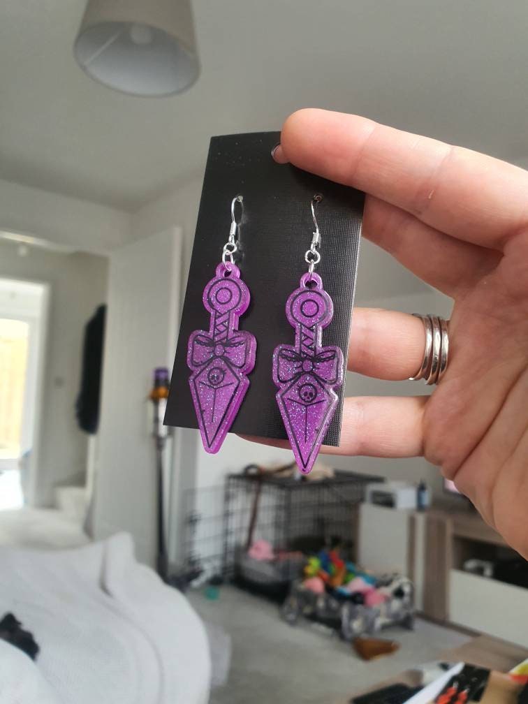 UV Active Glow Purple Bow Kunai Resin Earrings