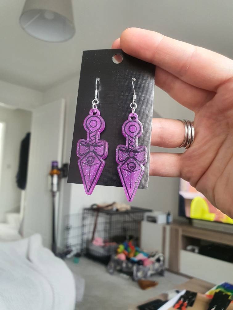 UV Active Glow Purple Bow Kunai Resin Earrings