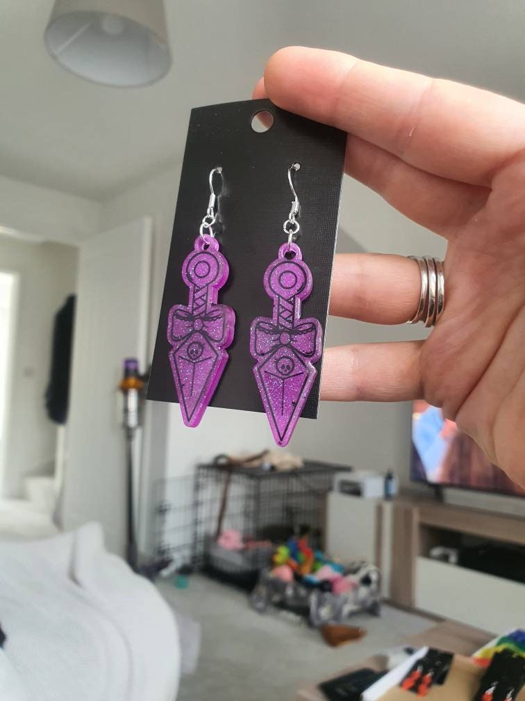 UV Active Glow Purple Bow Kunai Resin Earrings