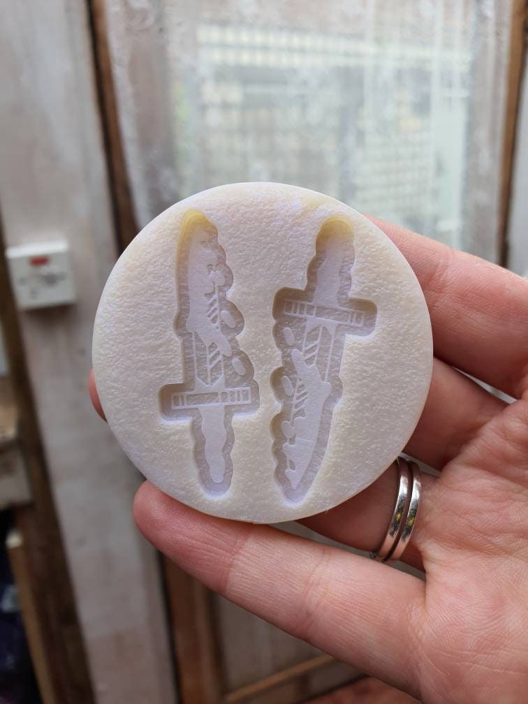 2 inch Dripping Daggers Silicone Mould
