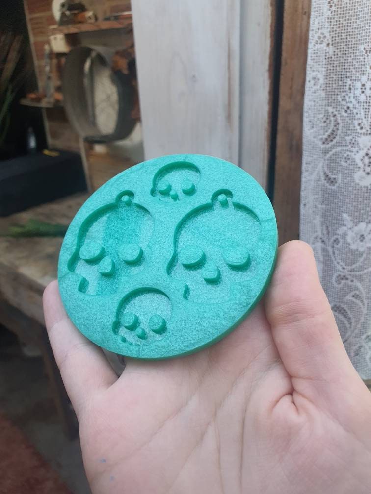 0.75 inch and 2 inch Skull Heads Silicone Mould