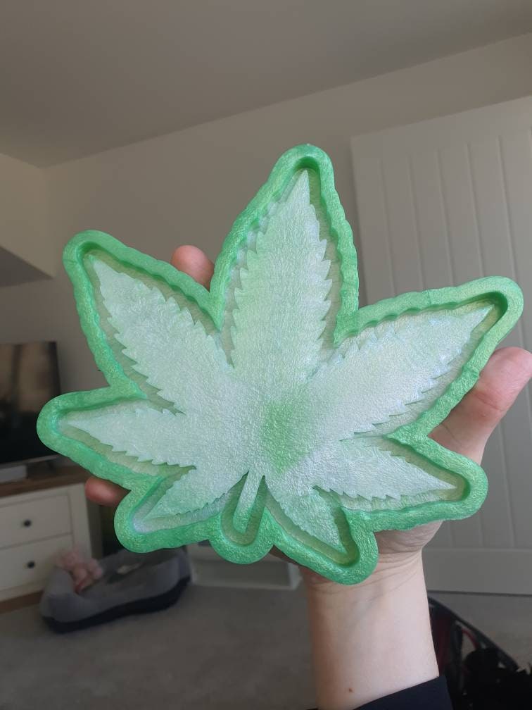 7.5 inch Weed Leaf Tray Silicone Mould