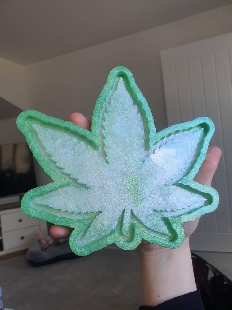 7.5 inch Weed Leaf Tray Silicone Mould