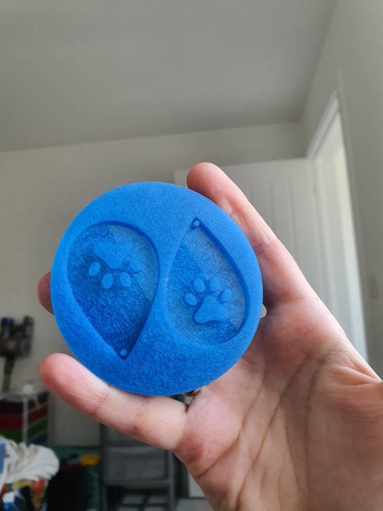 2 inch Dog Paw Teardrop Earrings Silicone Mould