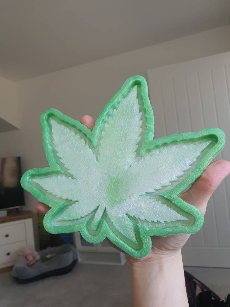 7.5 inch Weed Leaf Tray Silicone Mould