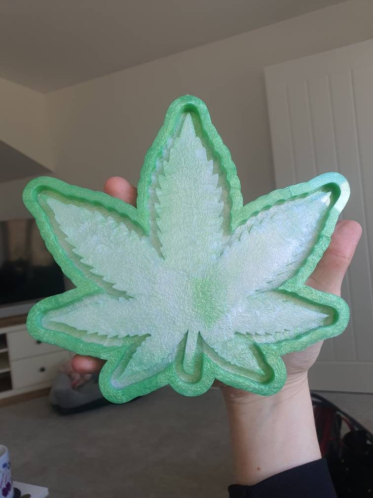 7.5 inch Weed Leaf Tray Silicone Mould