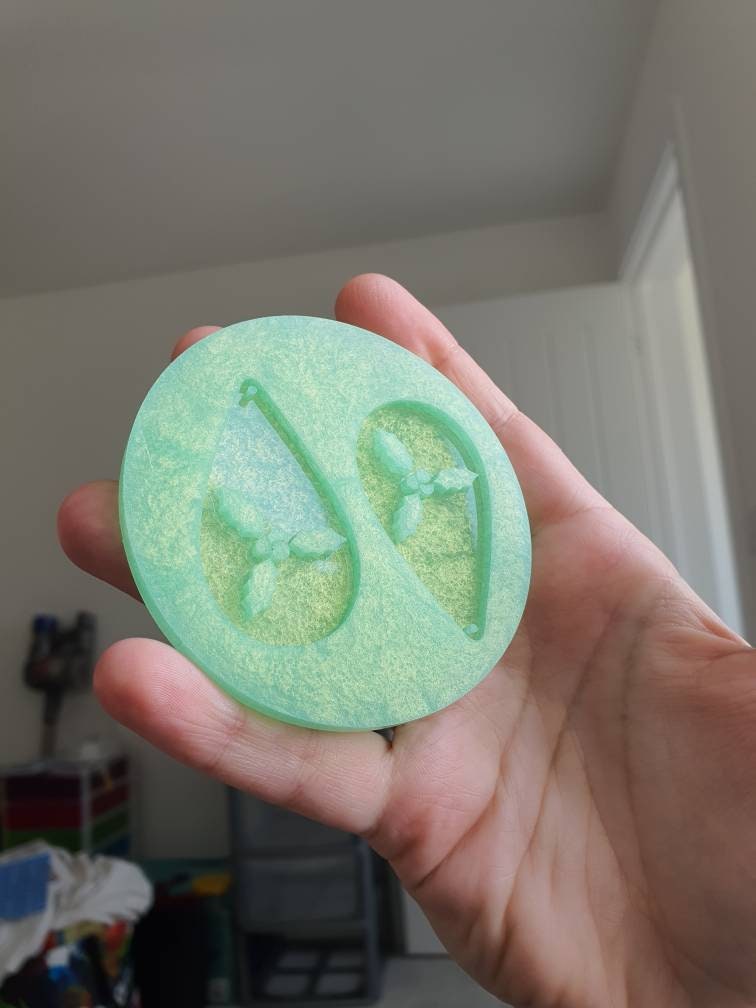 2 inch Christmas Holly Teardrop Earrings Silicone Mould