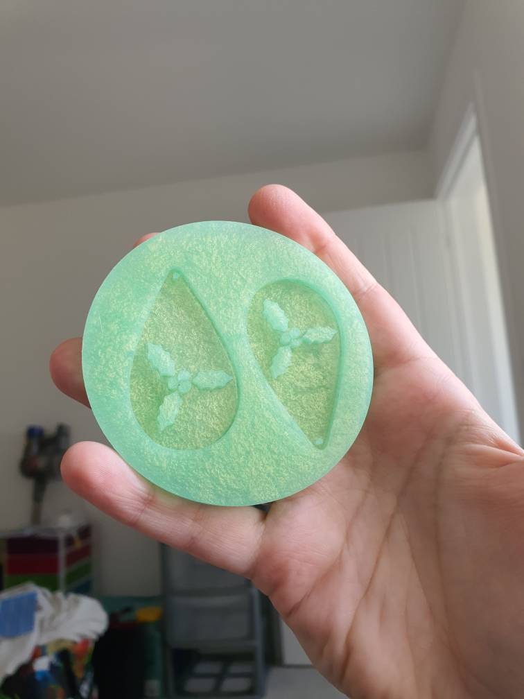 2 inch Christmas Holly Teardrop Earrings Silicone Mould