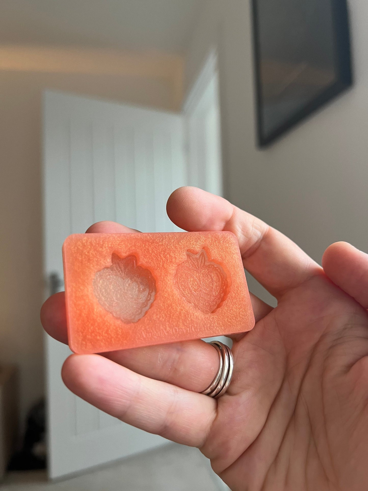 1 inch Rude Peach Butts Silicone Mould