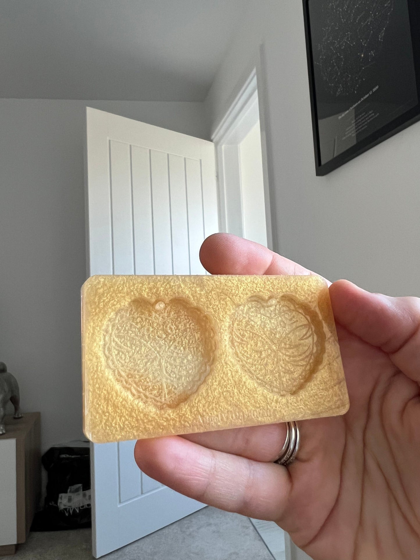 1.5 inch Tiger Butt Hearts Silicone Mould
