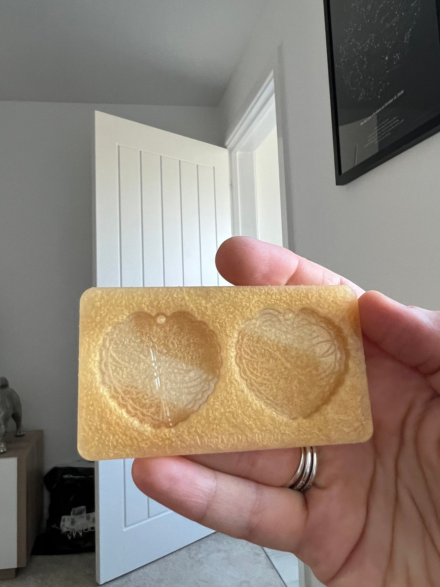 1.5 inch Tiger Butt Hearts Silicone Mould