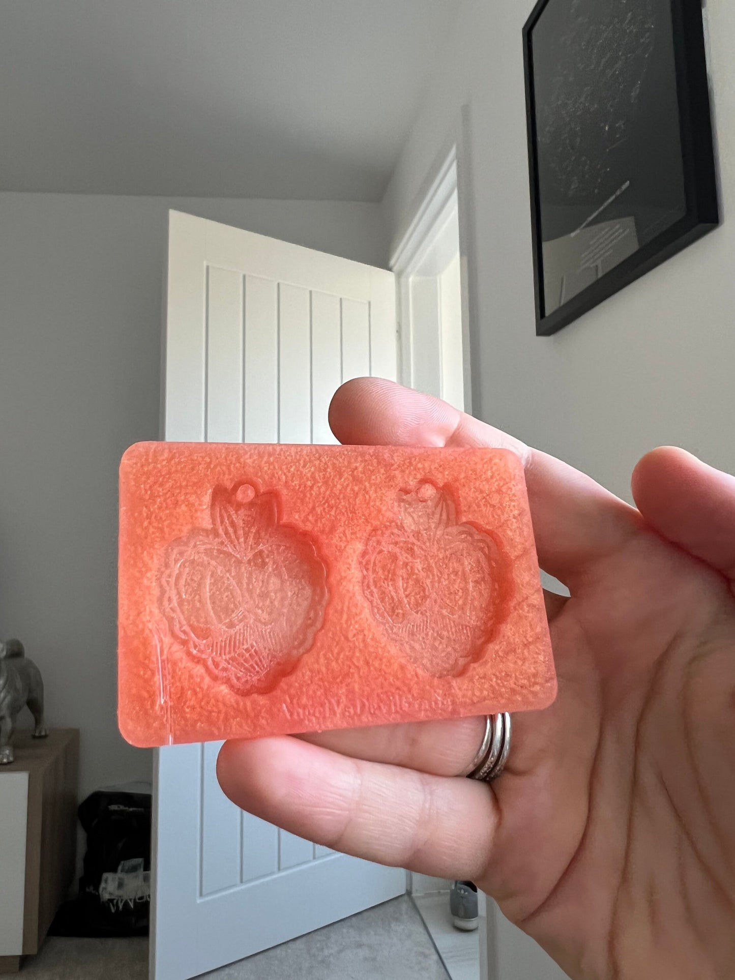 1.5 inch Rude Peach Butts Silicone Mould